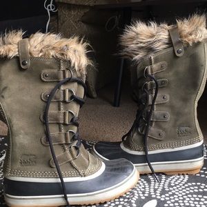 Sorel ~ Joan of arctic ~ olive green ~ winterboot